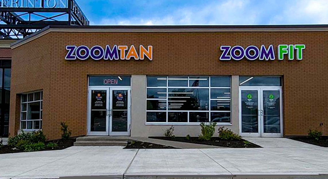 Zoom Fit Store Front In Perinton Square Mall